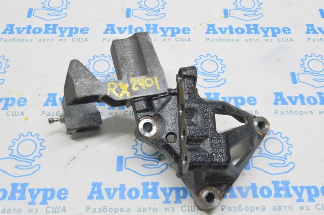 Кронштейн подушки (опоры) двигателя, правой 1231525031 TOYOTA