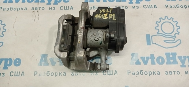 Суппорт тормозной, передний, левый 13595382 GM