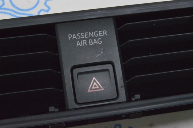Кнопка аварийной сигнализации 17A953509AECU VAG