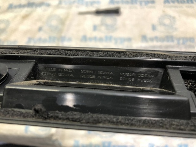 Кнопка привода замка третей/пятой двери 253805DA0A NISSAN