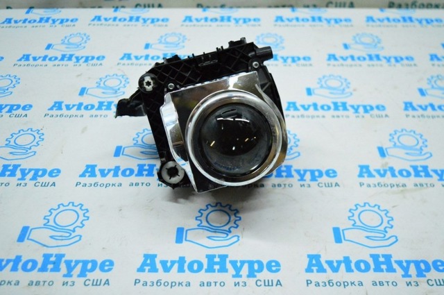 Правая блок фара 260105NA0A NISSAN