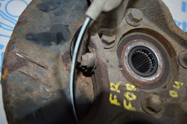28313SC001 SUBARU Цапфа (поворотный кулак) передний правый купить в Украина