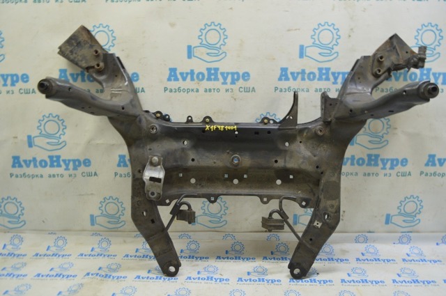Поперечина передней подвески 31116872729 BMW