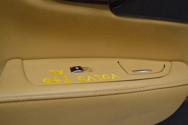 Кнопка стеклоподъемника передняя правая 31376458 VOLVO