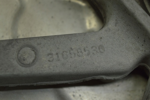 Кулак поворотный правый 31658530 VOLVO