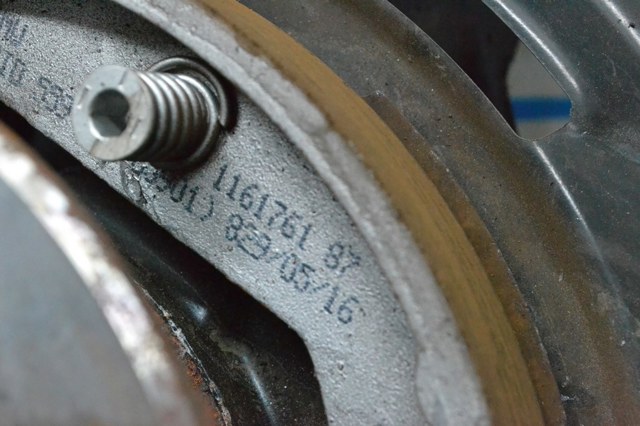 33326792521 BMW Цапфа задняя левая купить в Винница