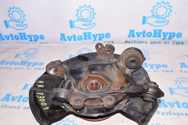 BMW 33326792524 Цапфа задняя правая в наличии Чернигов