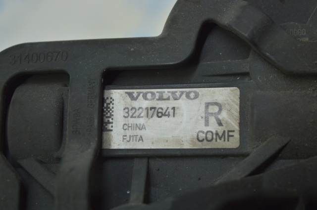 VOLVO 36003033 Суппорт задний правый в наличии Днепр