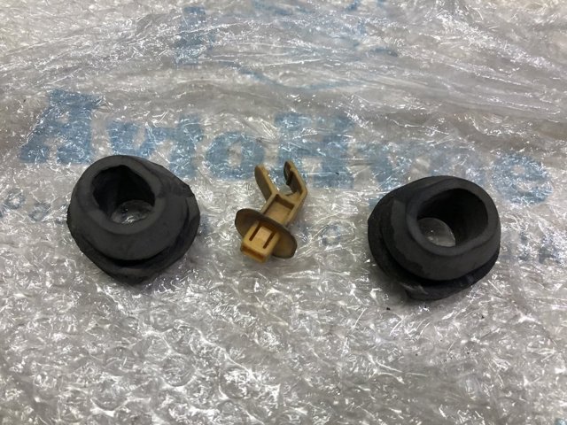 Подушка крепления радиатора верхняя 3M5H8125AC FORD