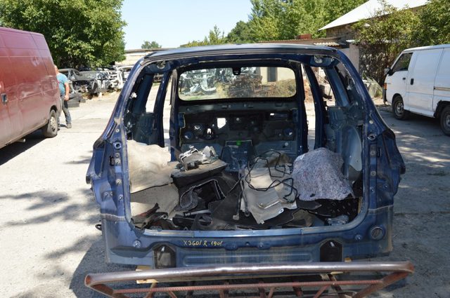 Панель багажного отсека задняя 41007493965 BMW