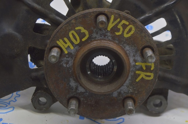 TOYOTA 4321106240 Цапфа (поворотный кулак) передний правый в наличии Днепр