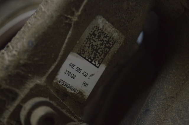 VAG 4KE505432C Цапфа задняя правая в наличии Полтава