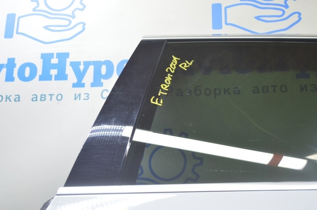 Накладка двери задней левой вертикальная 4KE839901 VAG