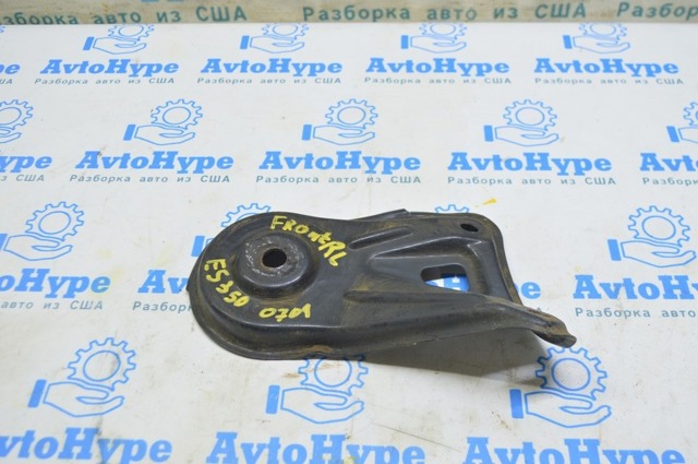 Кронштейн передней балки 5102433070 TOYOTA