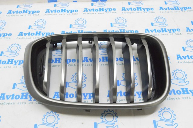 Решетка радиатора правая 51137464922 BMW