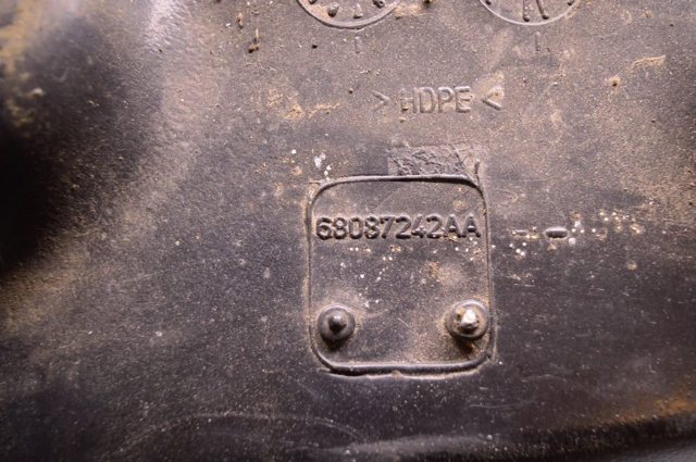 Подкрылок переднего крыла, правый 5116278AD CHRYSLER