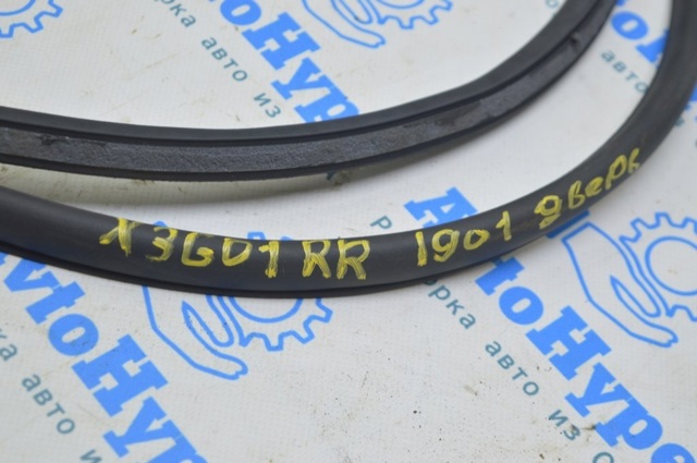 51722712750 BMW Уплотнитель двери передней (на кузове) купить в Черновцы