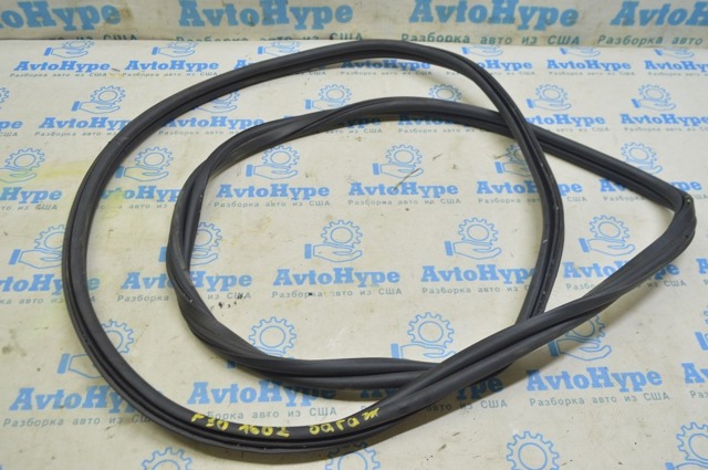 Уплотнитель багажника 51767292307 BMW
