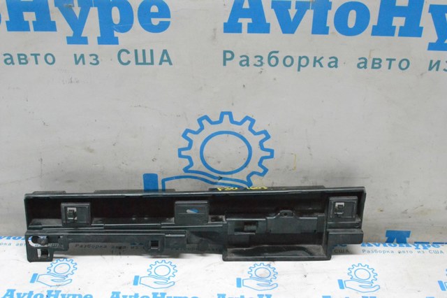 Кронштейн наружной накладки порога правой 51777256918 BMW