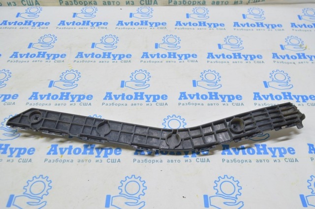 Левый кронштейн заднего бампера 5257608010 TOYOTA