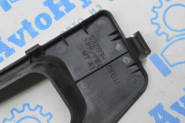 532890E011 TOYOTA Накладка диффузора радиатора верхняя купить в Киев