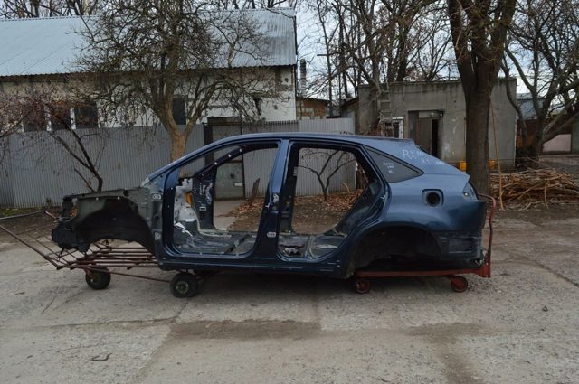 Панель брызговика (лонжерона) моторного отсека, правая 537010E010 TOYOTA
