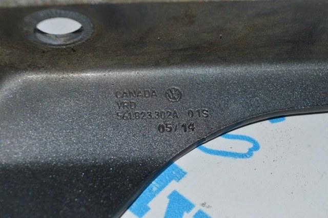 VAG 561823302A Петля капота правая в наличии Украина