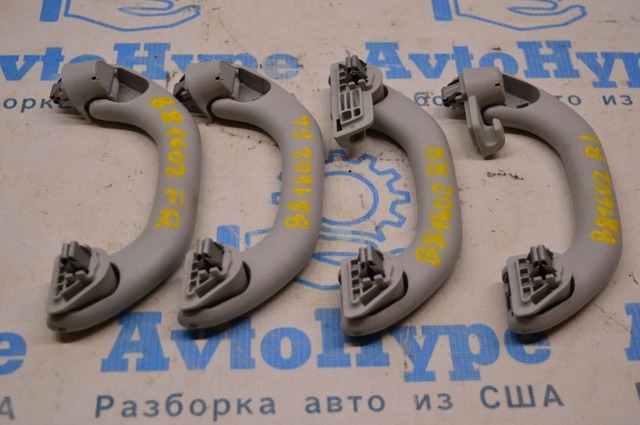 Поручни (держатели) и крючок для одежды 561857607BY20 VAG