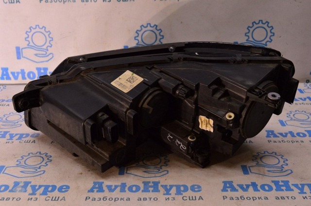 VAG 561941006E Правая фара в наличии Львов