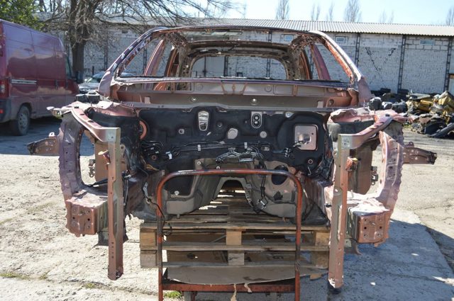 TOYOTA 571200E060 Лонжерон левый в наличии Харьков