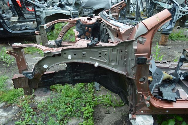 Левый передний лонжерон 571200E060 TOYOTA