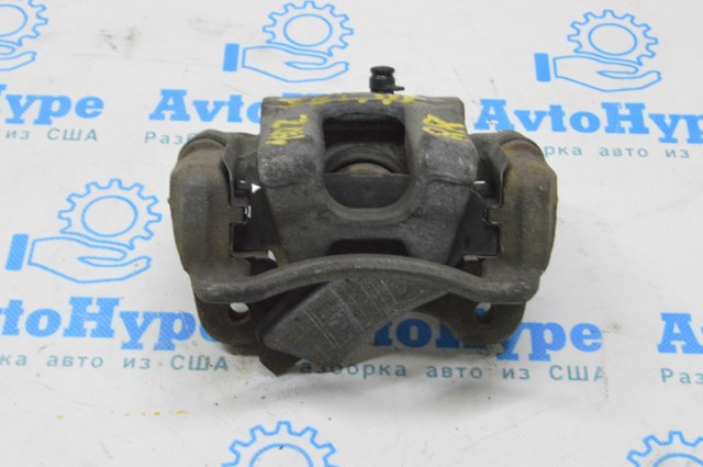 Задний правый суппорт 582303Q100 HYUNDAI