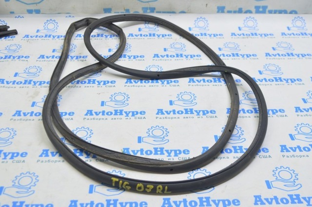 Уплотнитель двери задней, левой (на двери) 5N0839701A5AP VAG