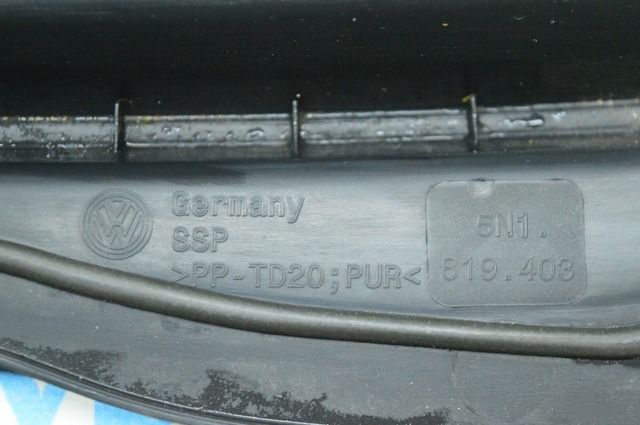 VAG 5N18194039B9 Решетка дворников левая в наличии Одесса