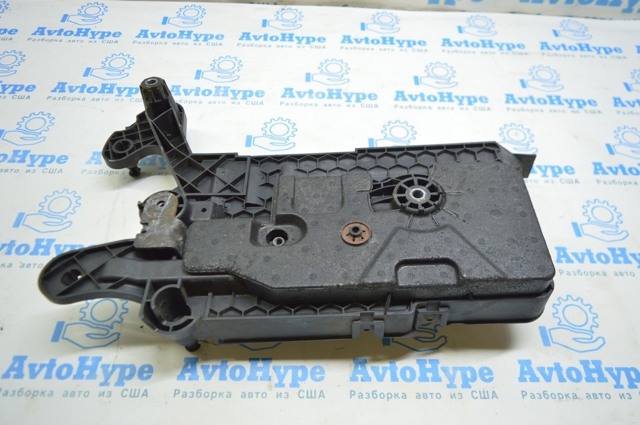 VAG 5Q0915331K Полка под аккумулятор в наличии Ужгород