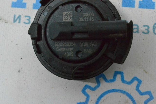 5Q0959354A Датчик удара купить Украина