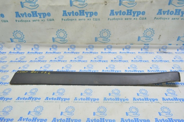 Молдинг двери передней правой нижний 5UP24RXFAB CHRYSLER