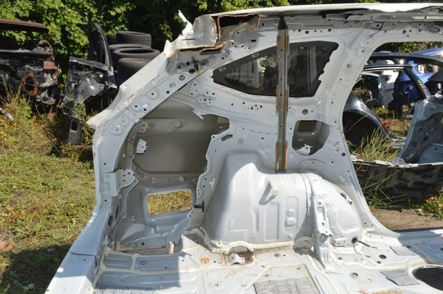 Крыло заднее 610180E020 TOYOTA