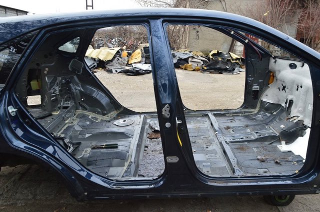 Стойка кузова центральная правая 6131148030 TOYOTA
