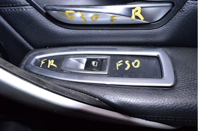 Кнопка стеклоподъемника передняя правая 61319208107 BMW