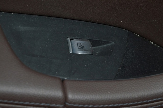 Кнопка стеклоподъемника передняя правая 61319299457 BMW