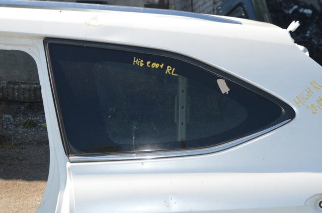 Стекло багажного отсека, левое 627200E191 TOYOTA