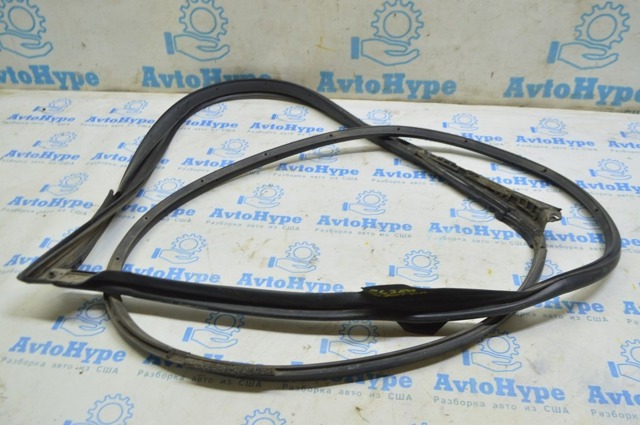 Уплотнитель двери передней, правой (на двери) 6786133070 TOYOTA