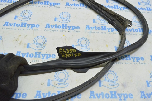 6786133070 TOYOTA Уплотнитель двери передней правой (на двери) купить в Чернигов