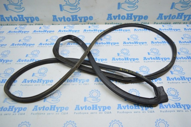 Уплотнитель двери задней, правой (на двери) 67871AC030 TOYOTA