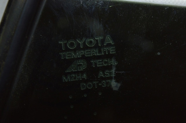 68011AC010 TOYOTA Стекло-форточка двери задней правой купить в Украина