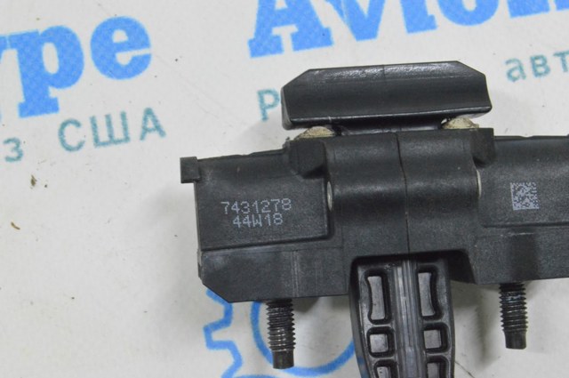 Держатель наружной ручки двери, задней левой 68082689AF CHRYSLER