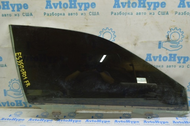 Стекло двери передней правой 6810133151 TOYOTA