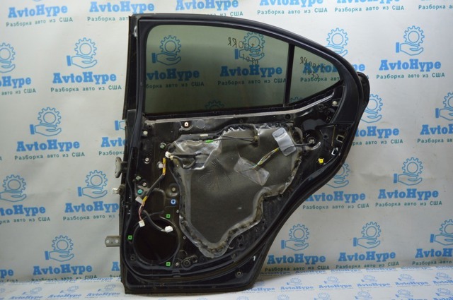 Стекло задней двери, правой 6811353130 TOYOTA
