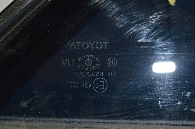 Форточка двери треугольник, задней, левой 6812406130 TOYOTA